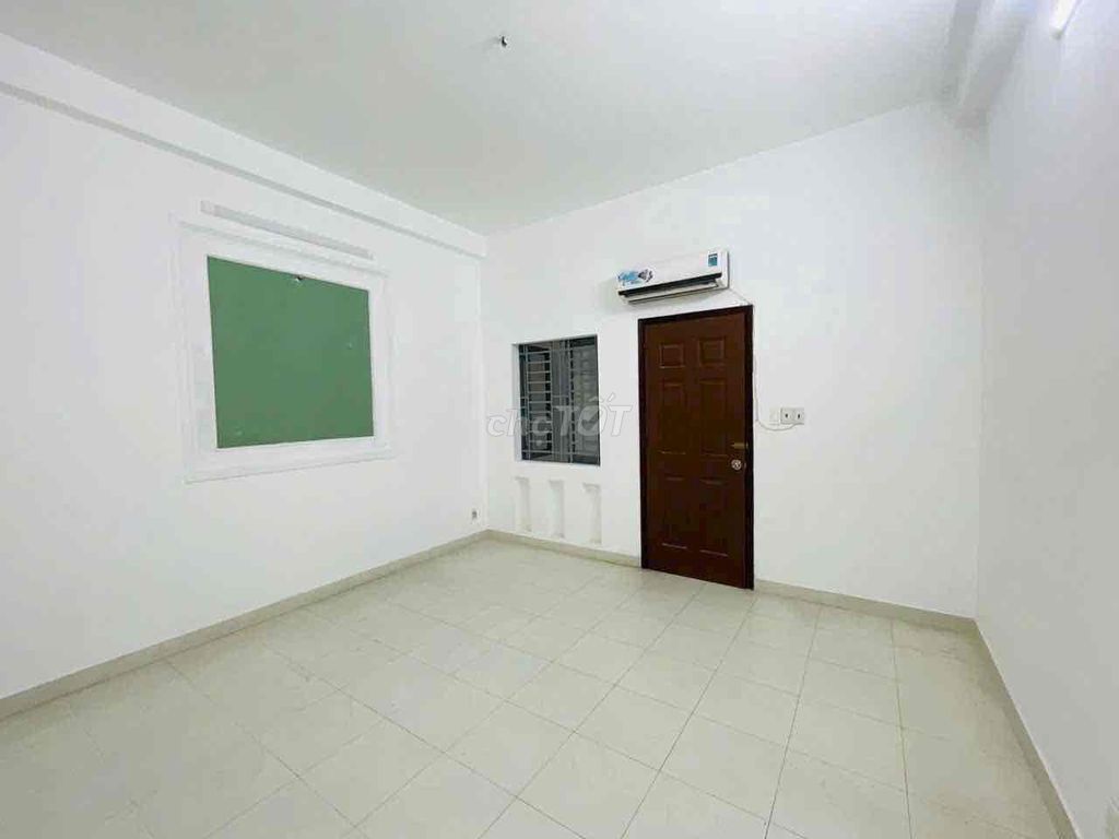 The train station was taken. Two floors to the roof, four bedrooms, three toilets. 8 M Street