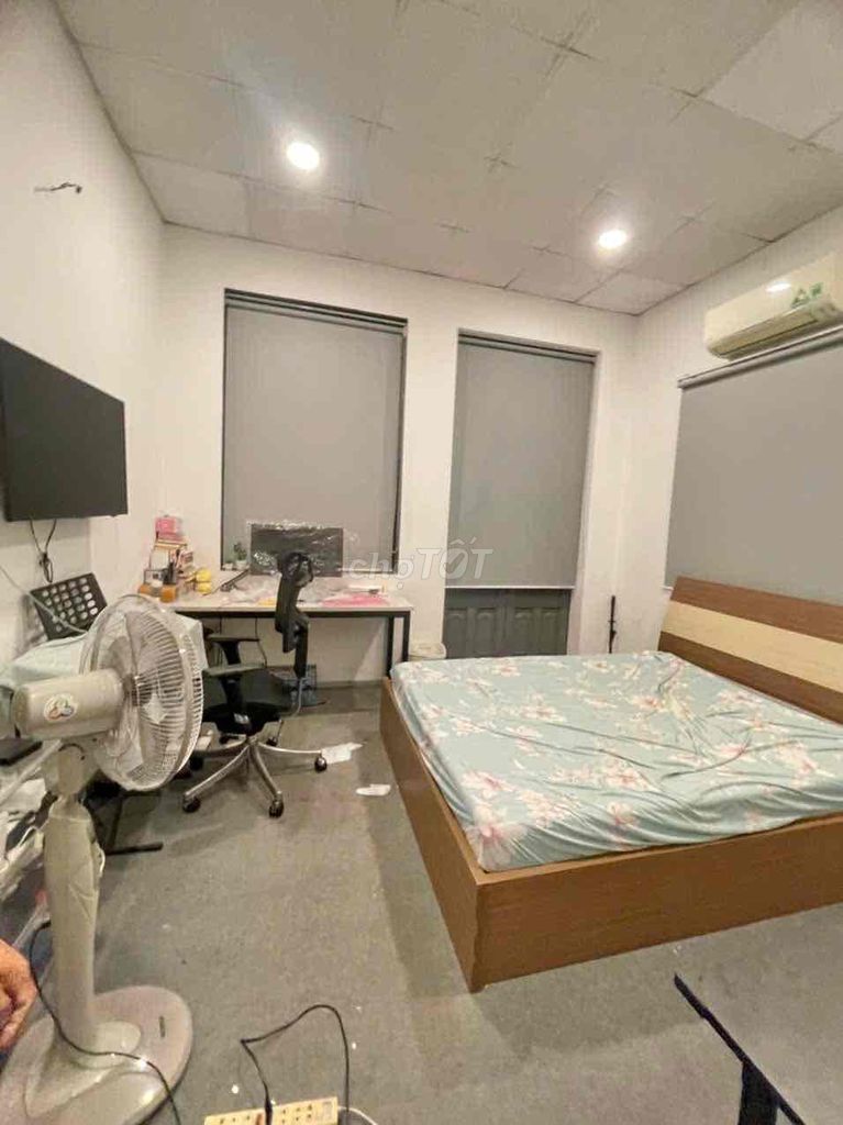 Rent a two-story bedroom. Two full-ton furniture.