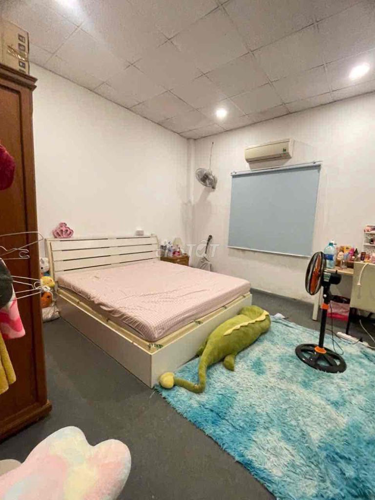 Rent a two-story bedroom. Two full-ton furniture.