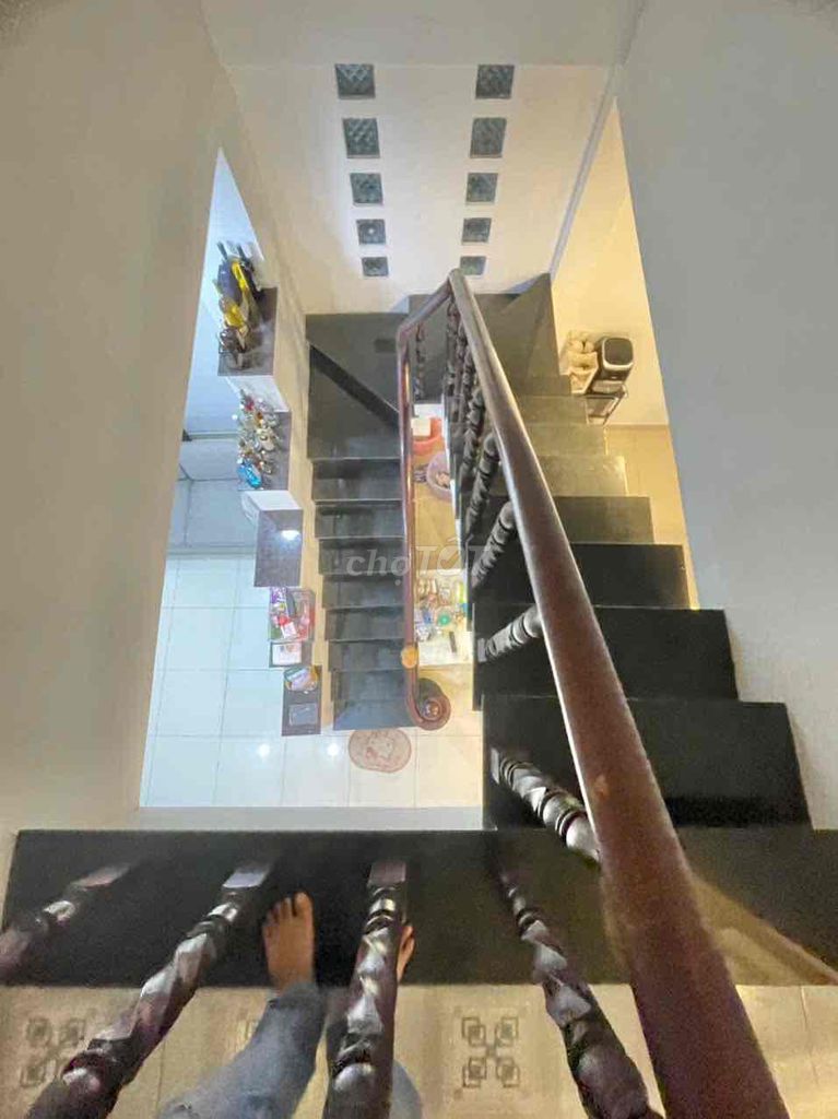 Rent a two-story bedroom. Two full-ton furniture.