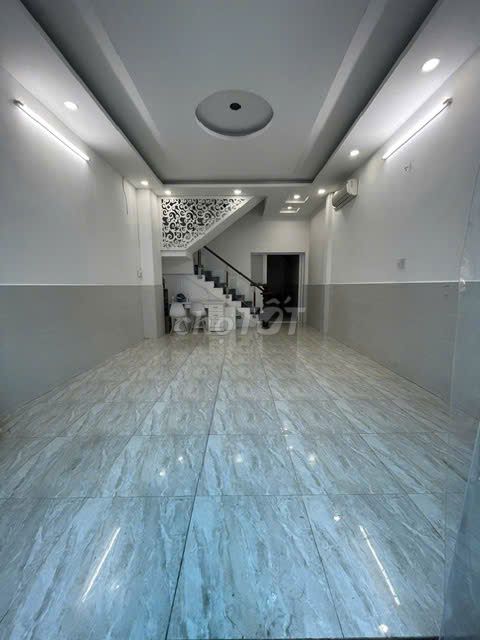 Rent four hundred and fifteen meters, 4-foot street, MDT market, 1 1 st floor.