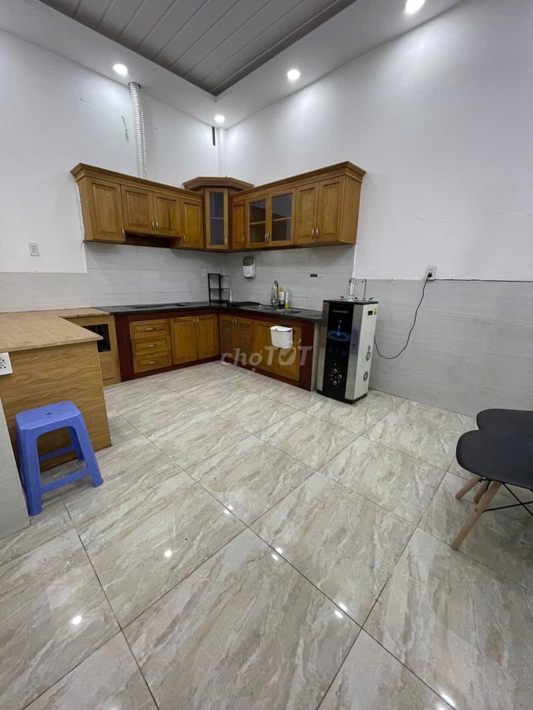 Rent four hundred and fifteen meters, 4-foot street, MDT market, 1 1 st floor.
