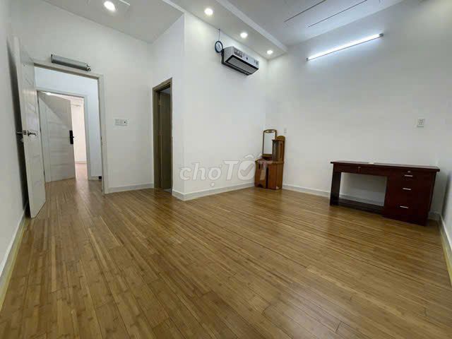 Rent four hundred and fifteen meters, 4-foot street, MDT market, 1 1 st floor.