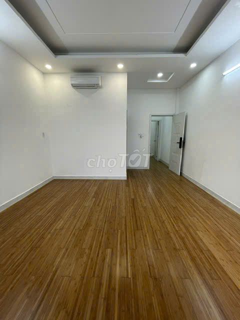 Rent four hundred and fifteen meters, 4-foot street, MDT market, 1 1 st floor.