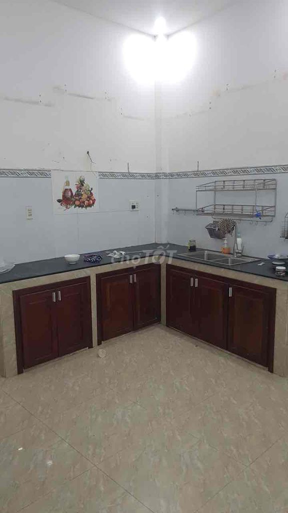 Rent the entire apartment. 1 st floor. 102 Tăng Nhơn Phú A. 9th.