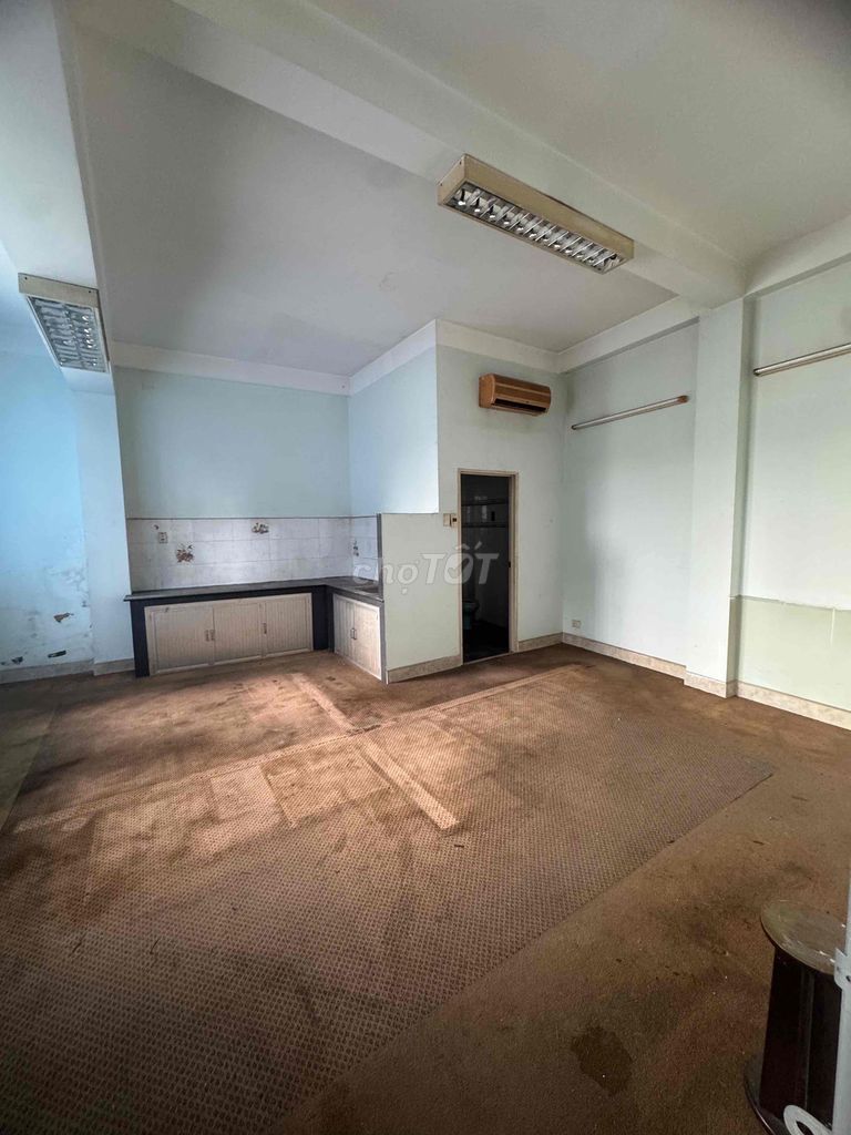 Rent a Trần Hưng Đạo P Cầu Ông Lãnh District 1.