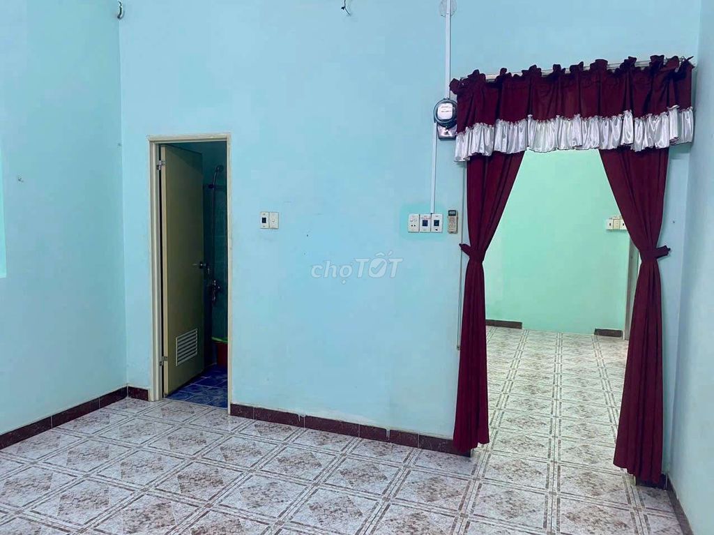Look for women at the transplant, I've got rooms near Emart Phan Huy Ích.
