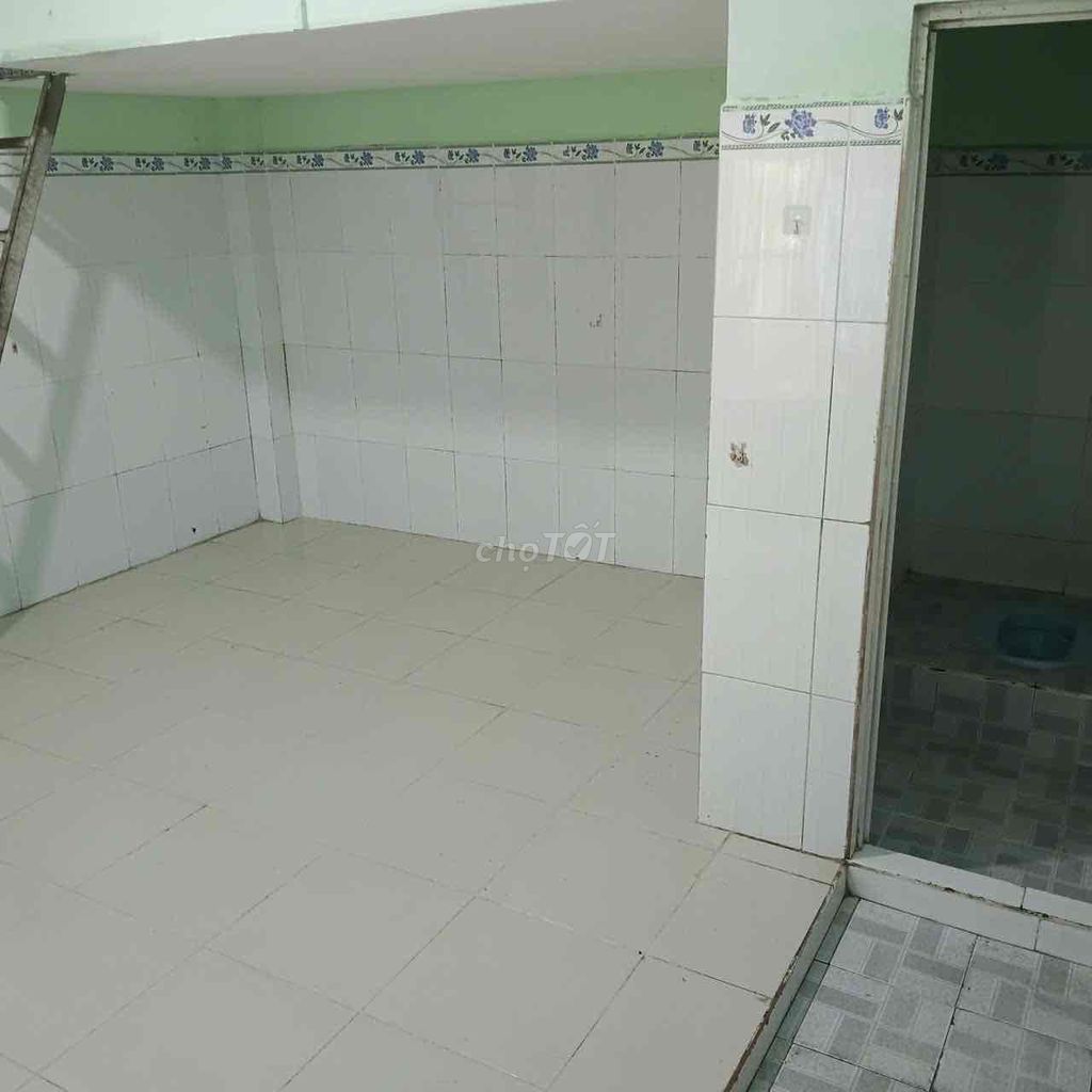 Rent a room near the market near the hospital