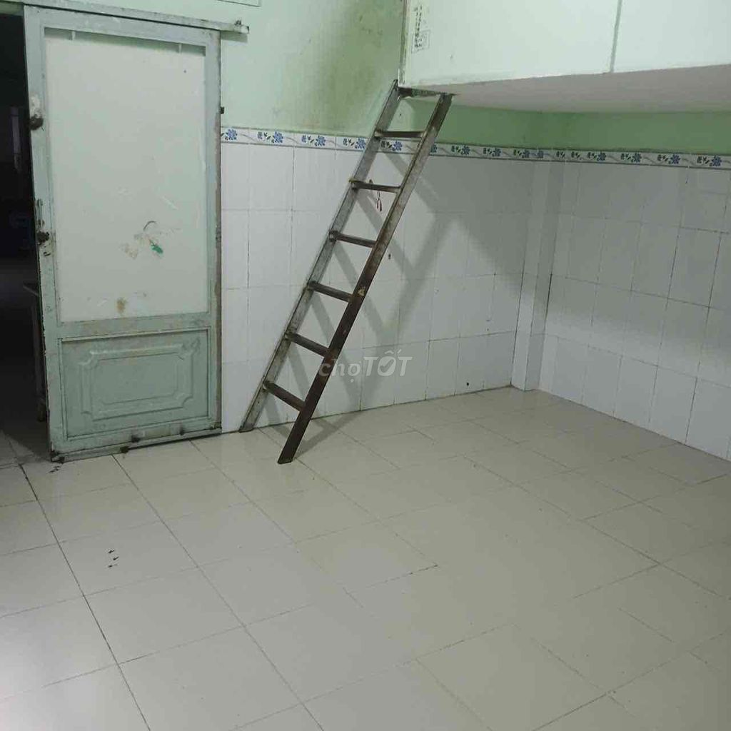 Rent a room near the market near the hospital