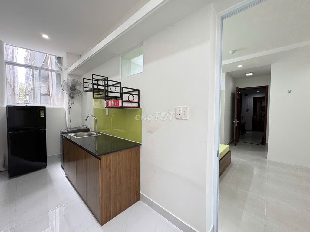 Super. One bedroom, two large windows in District 8.