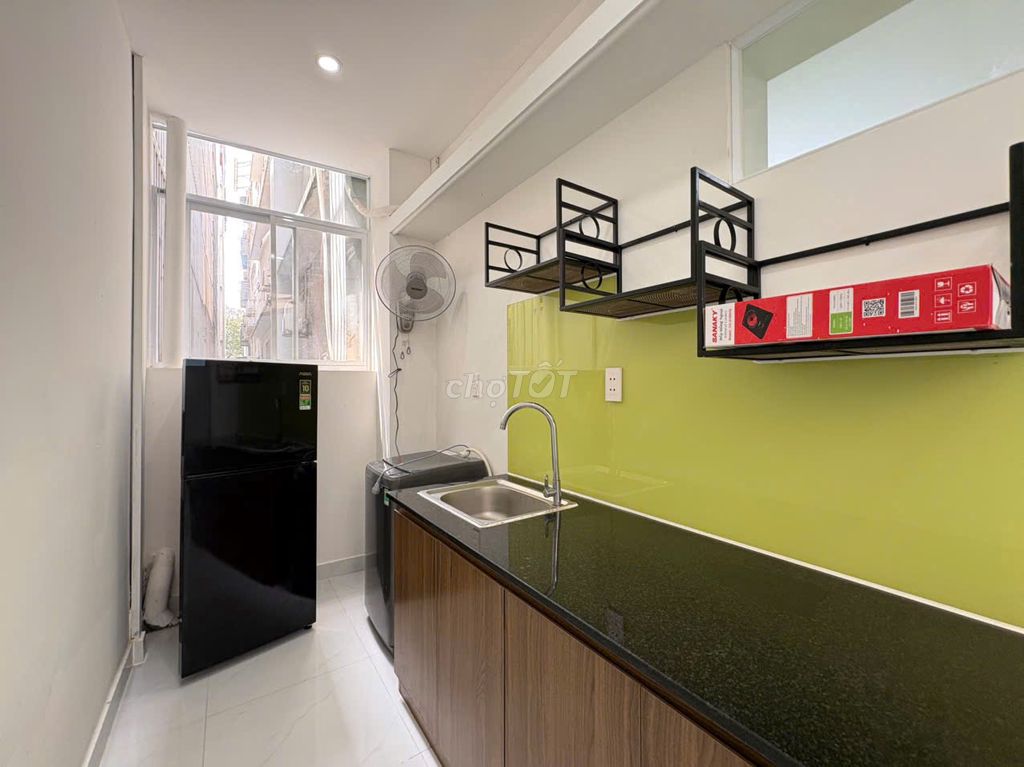 Super. One bedroom, two large windows in District 8.