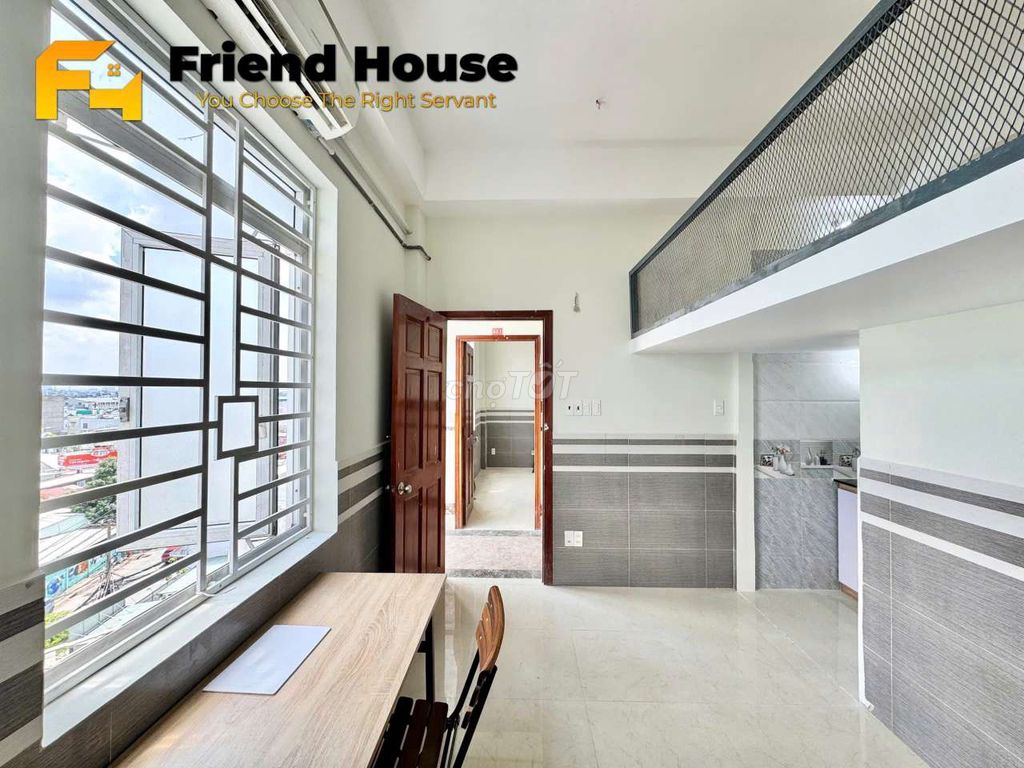 The window room is full of hot water, kitchens, lockers, air conditioning.