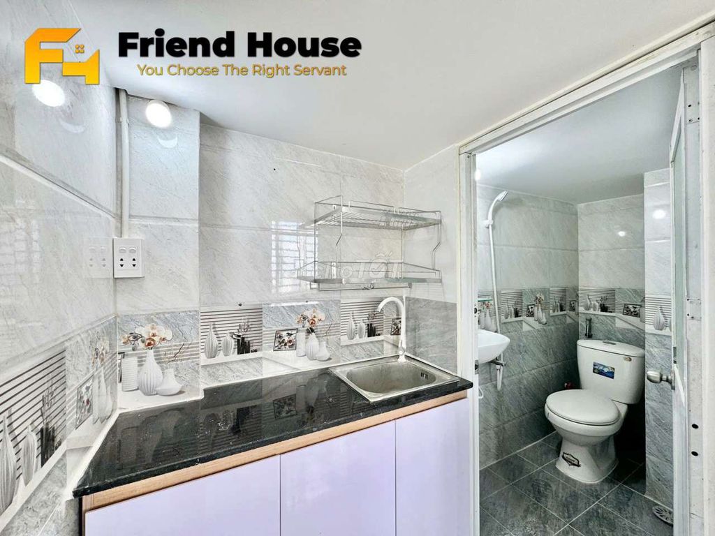 The window room is full of hot water, kitchens, lockers, air conditioning.