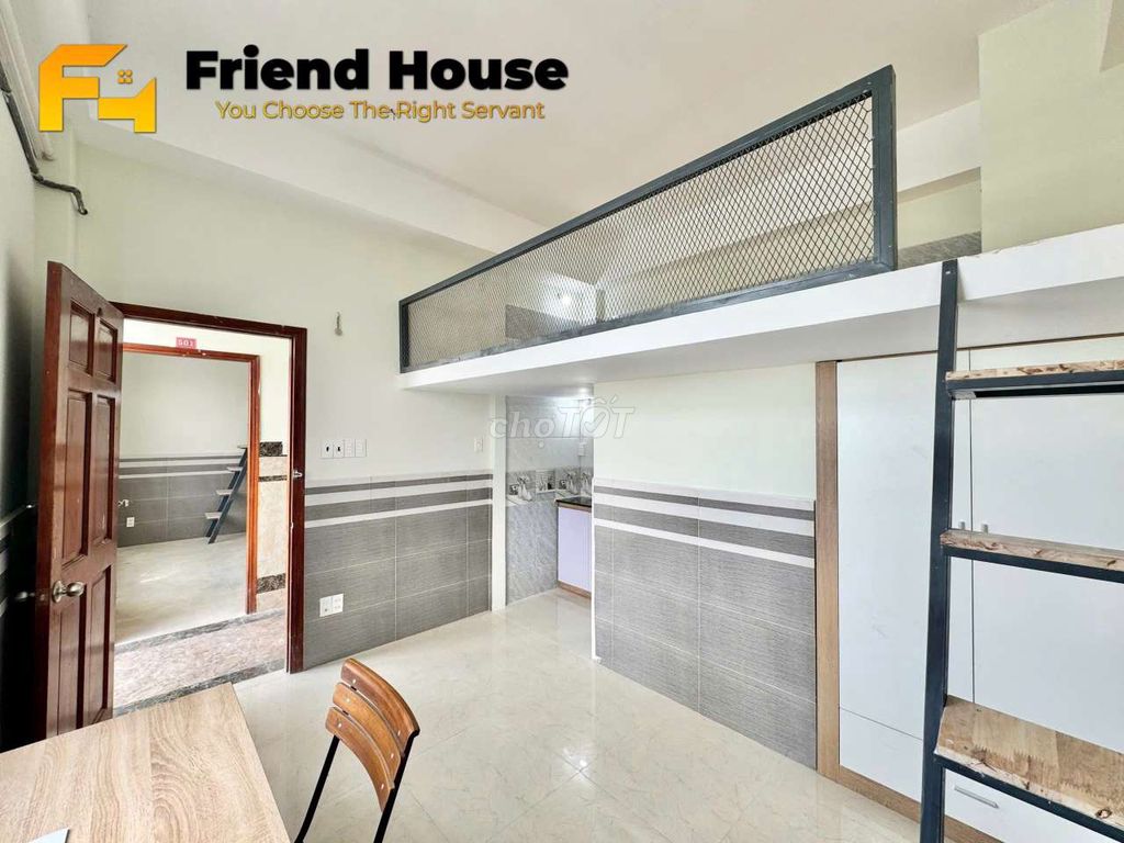 The window room is full of hot water, kitchens, lockers, air conditioning.