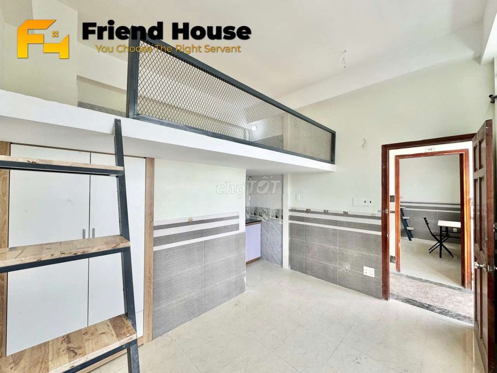 The window room is full of hot water, kitchens, lockers, air conditioning.