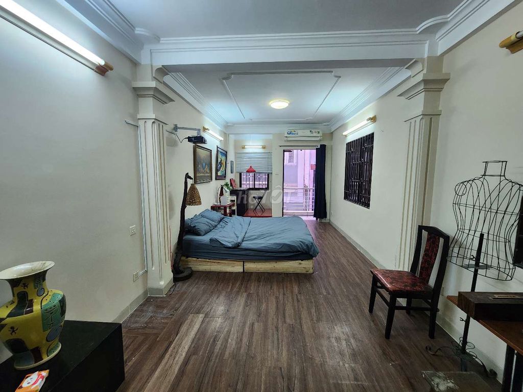 Homes long-term hands, full interior