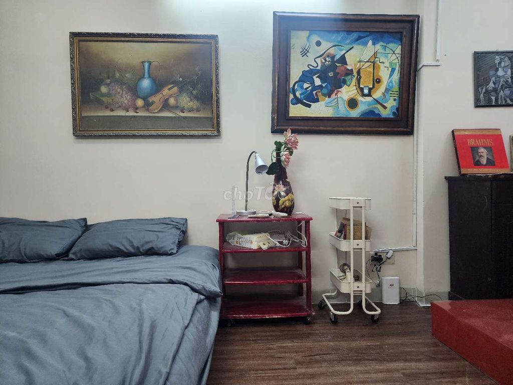 Homes long-term hands, full interior
