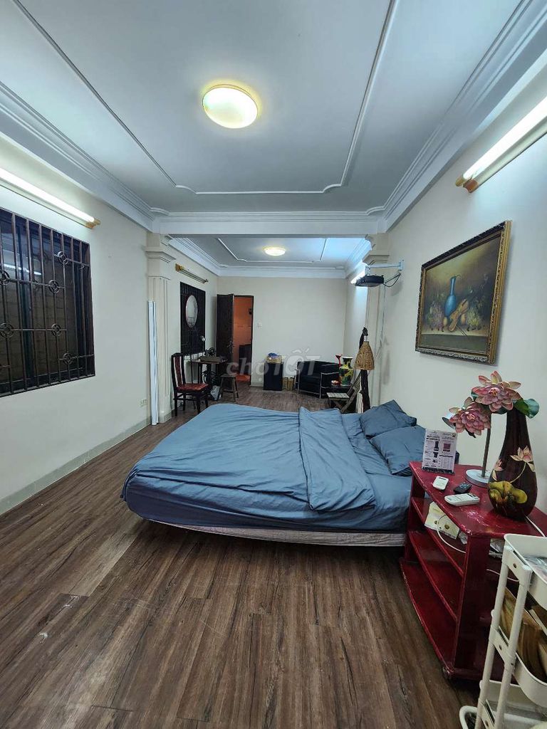 Homes long-term hands, full interior