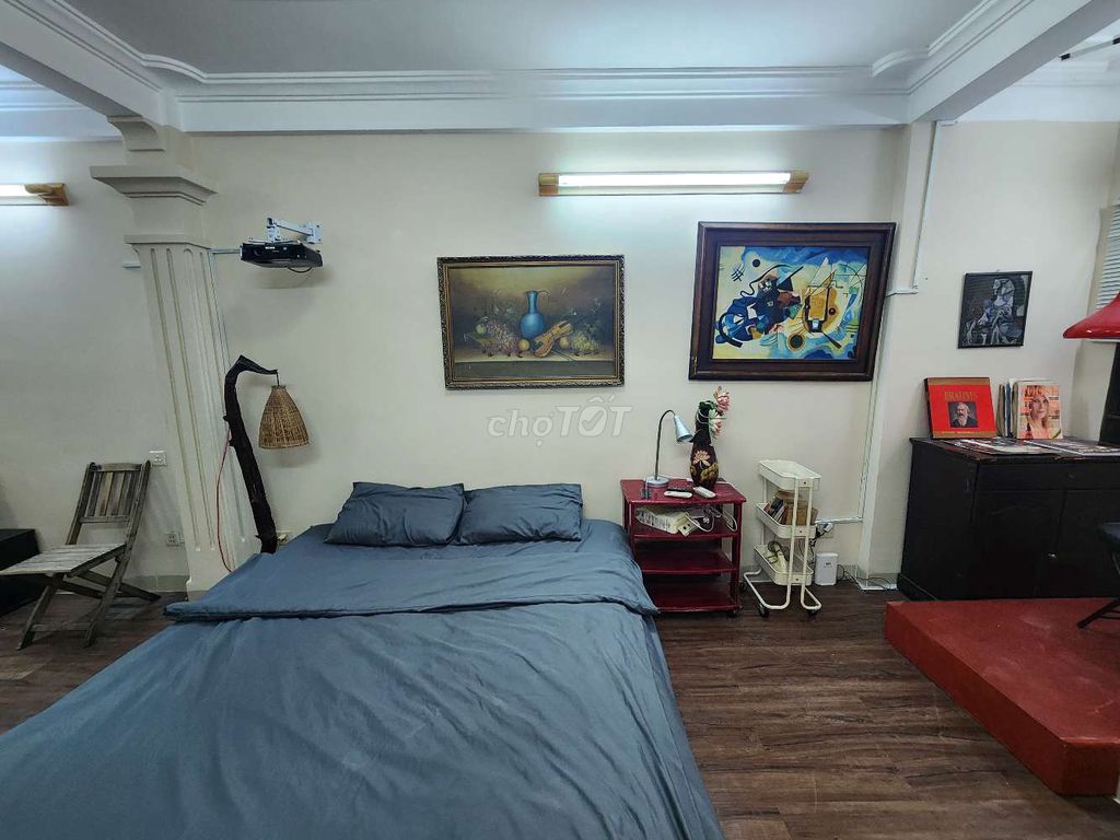 Homes long-term hands, full interior