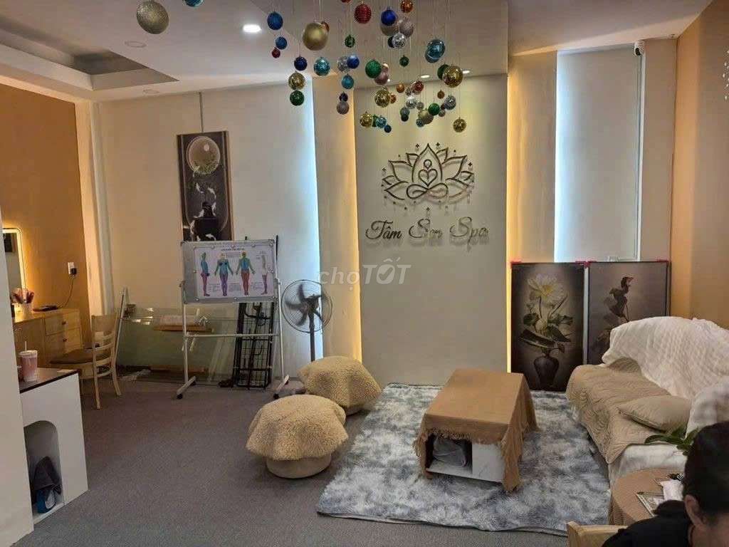 Three stories to rent a three-story house, top 207 Hoa Cau, rich.