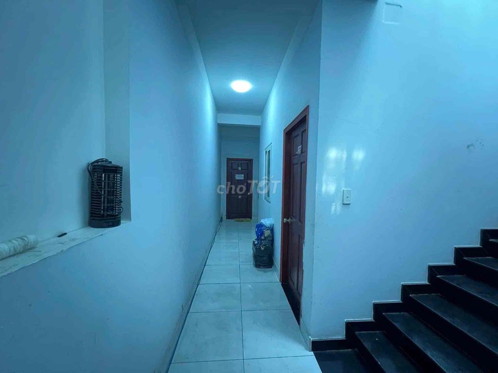 Rent a three-story apartment-- D2 good men, District 9