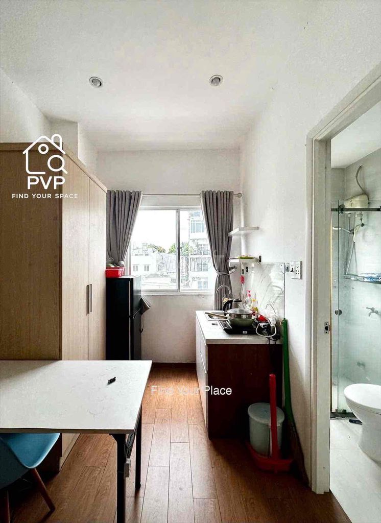 A clear window window_Full interior light_cm8 district 3