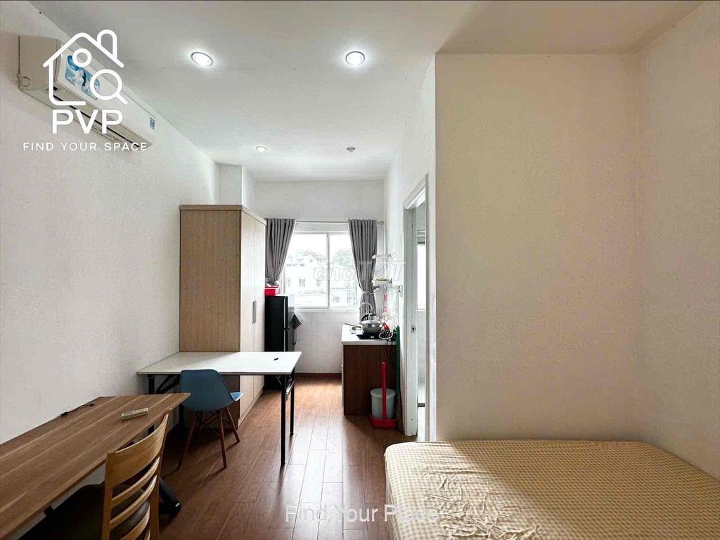 A clear window window_Full interior light_cm8 district 3