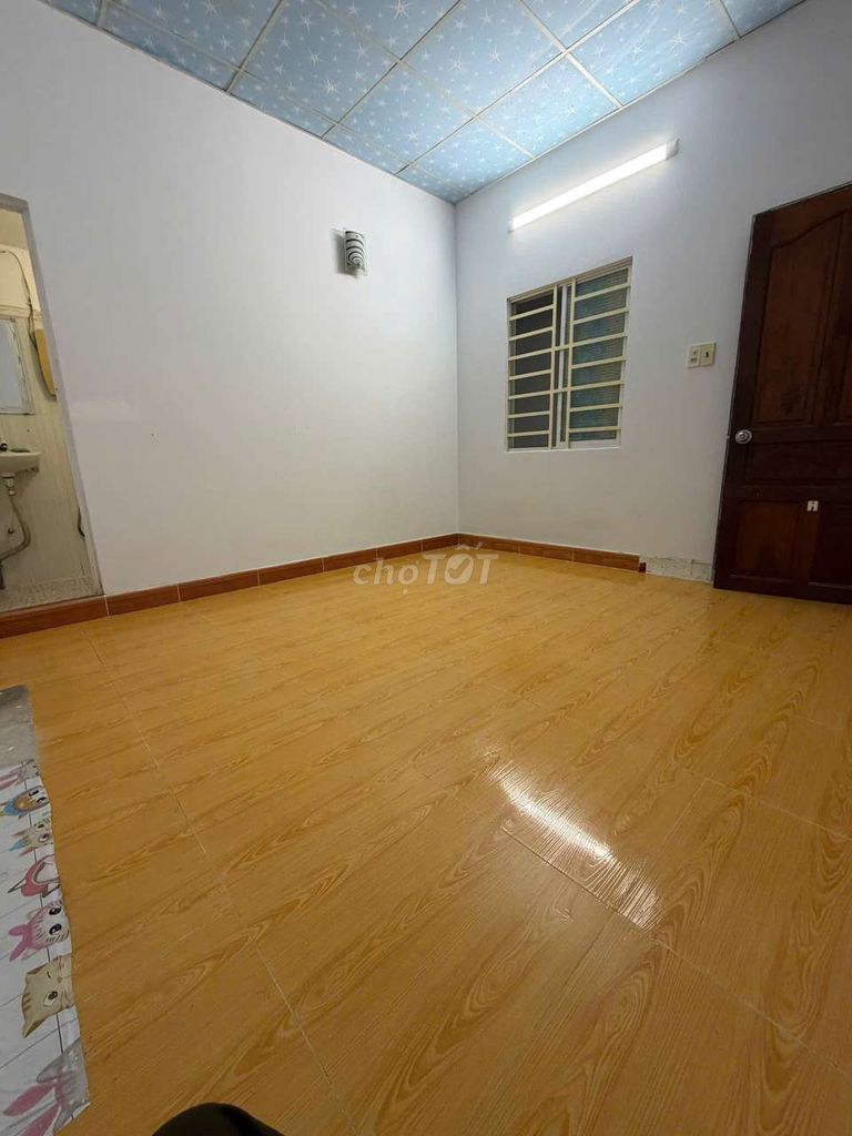 P floor 2 - Private old toilet - ql13