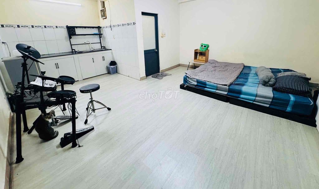 share house 1 room 35m2 air conditioning, hot water.
