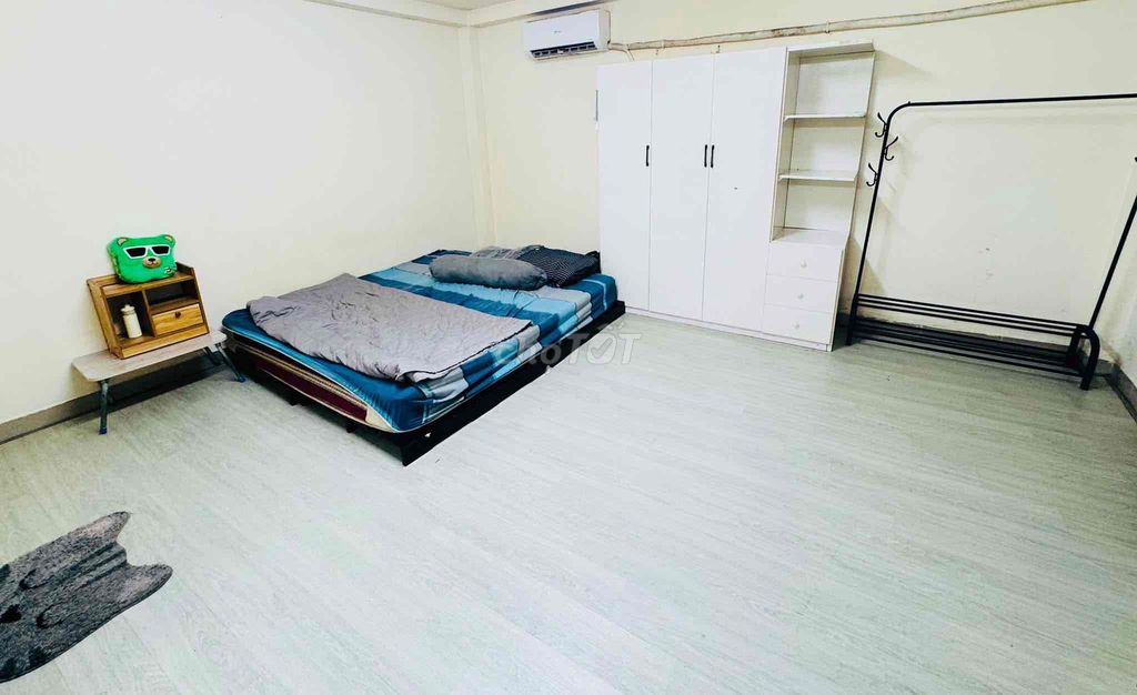 share house 1 room 35m2 air conditioning, hot water.
