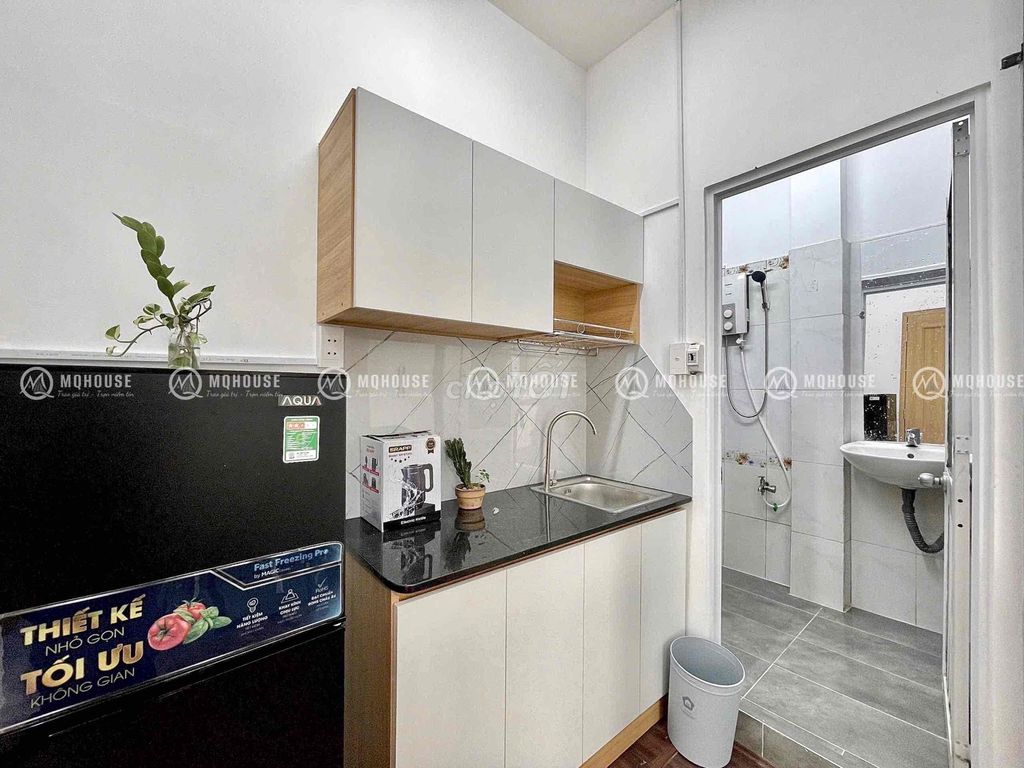 A bedroom has a bandol right here. Cộng Hoà_full interior that doesn't share aeronautiality.
