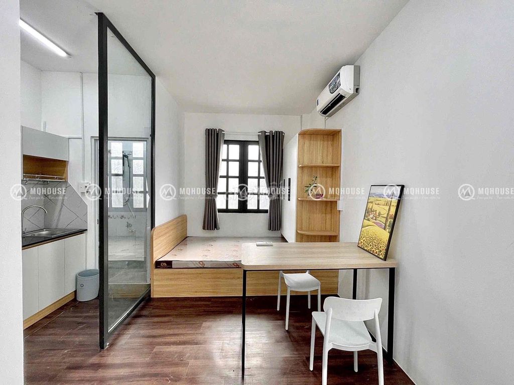 A bedroom has a bandol right here. Cộng Hoà_full interior that doesn't share aeronautiality.