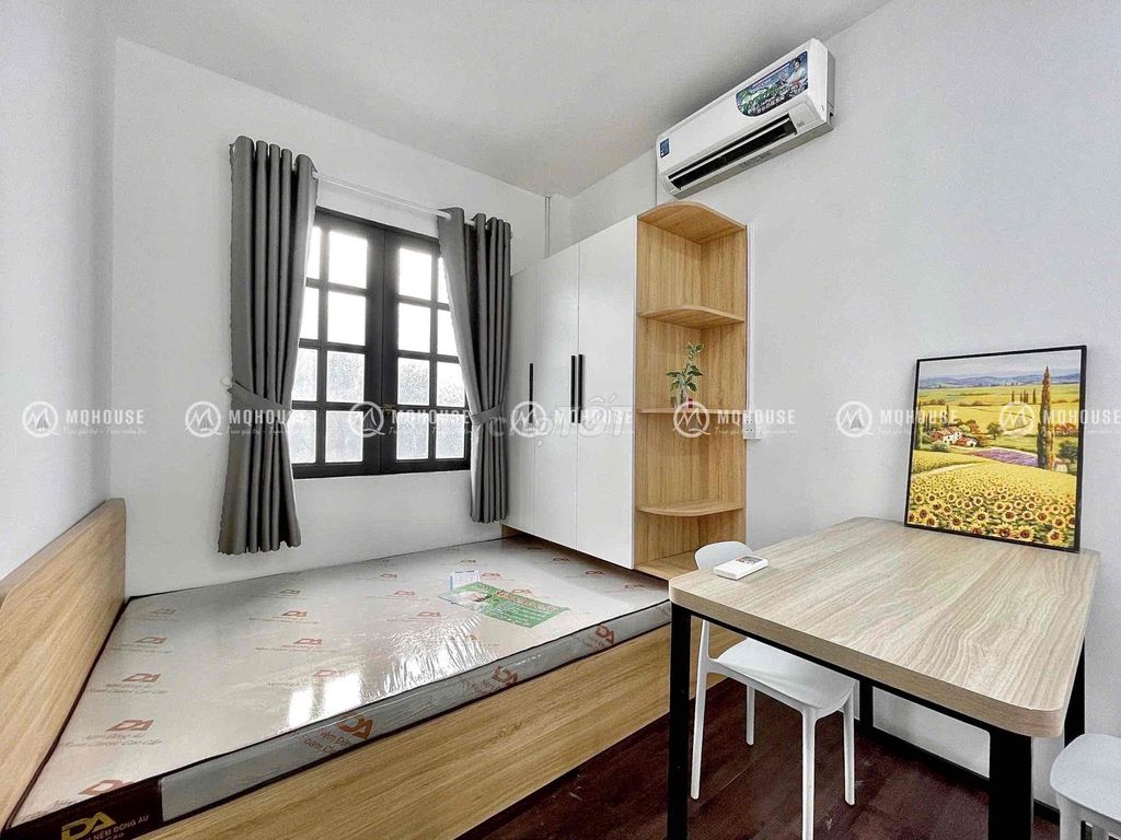 A bedroom has a bandol right here. Cộng Hoà_full interior that doesn't share aeronautiality.
