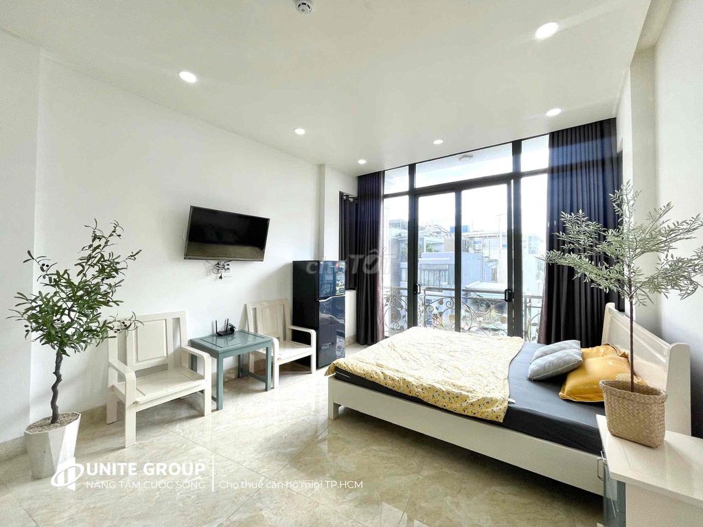 Rent the apartment Full of Free Glass at Phú Nhuận.