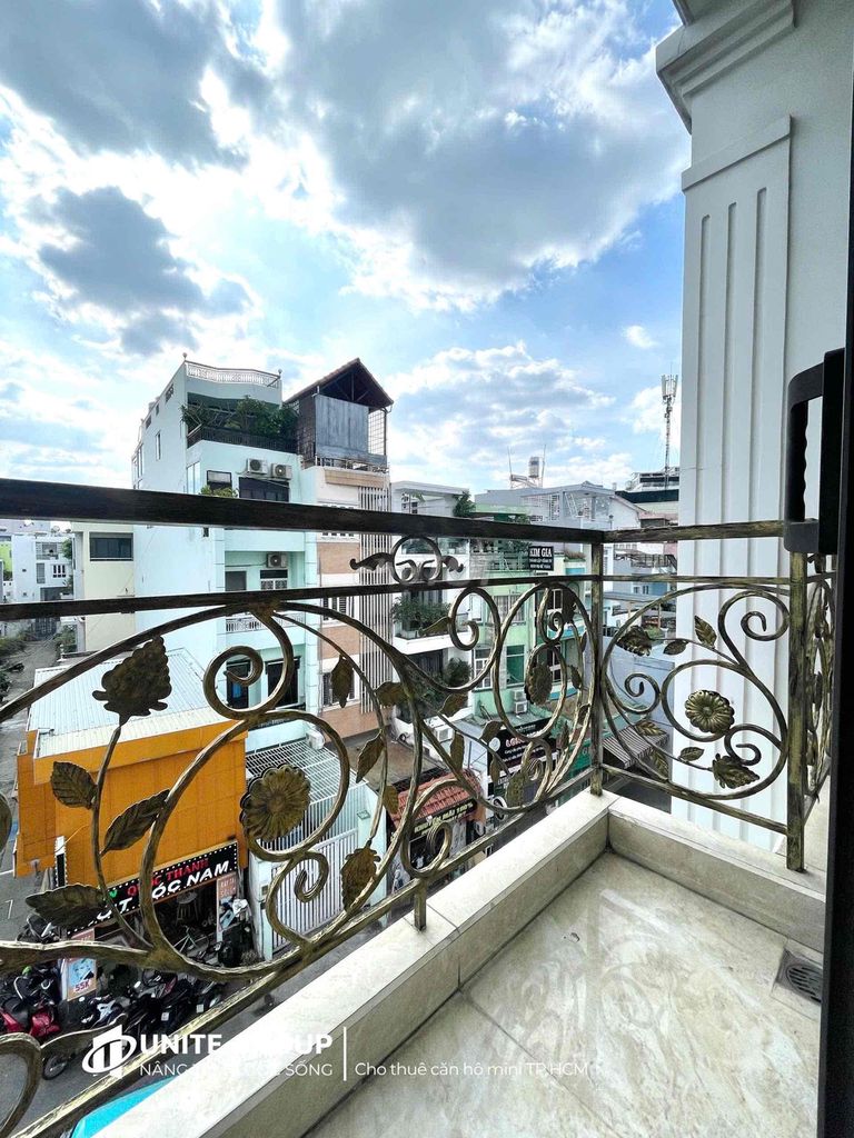 Rent the apartment Full of Free Glass at Phú Nhuận.