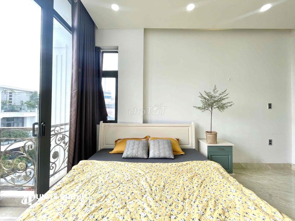 Rent the apartment Full of Free Glass at Phú Nhuận.