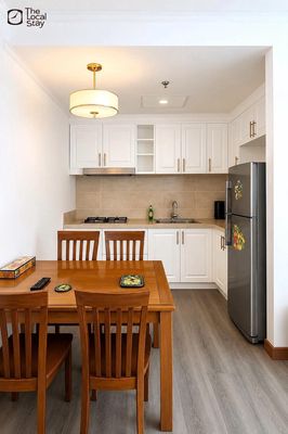 Rent twice as much as The Manor, Full interior, clear view