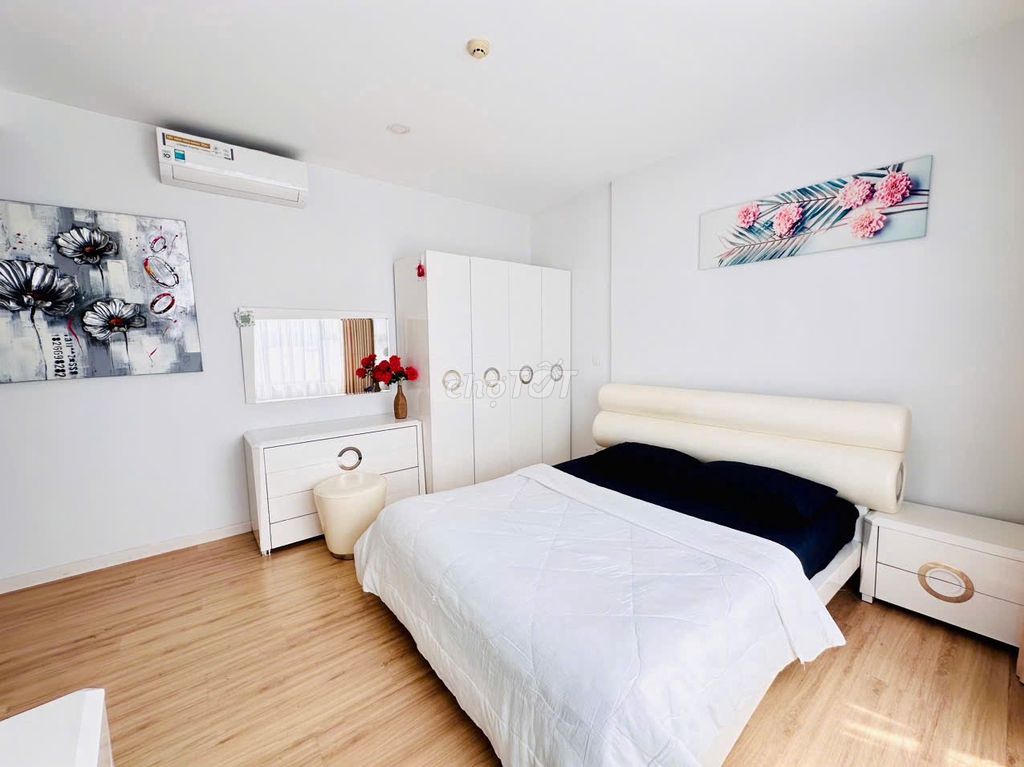 An Gia Riverside rents 3 bedroom 2 toilets 115 meters wide nice interior