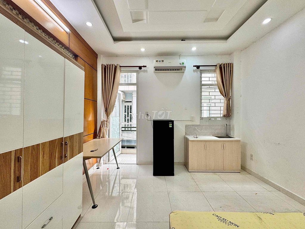 rents a balcony window full of Nguyễn Phúc Chu interiors