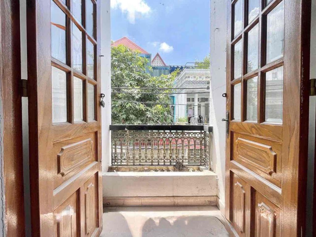 500 k down - renting Gò Vấp private balcony