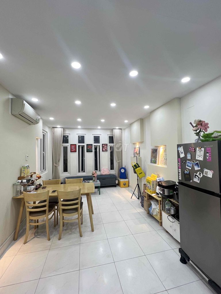 Share, one bedroom, one bathroom in the original two bedrooms.
