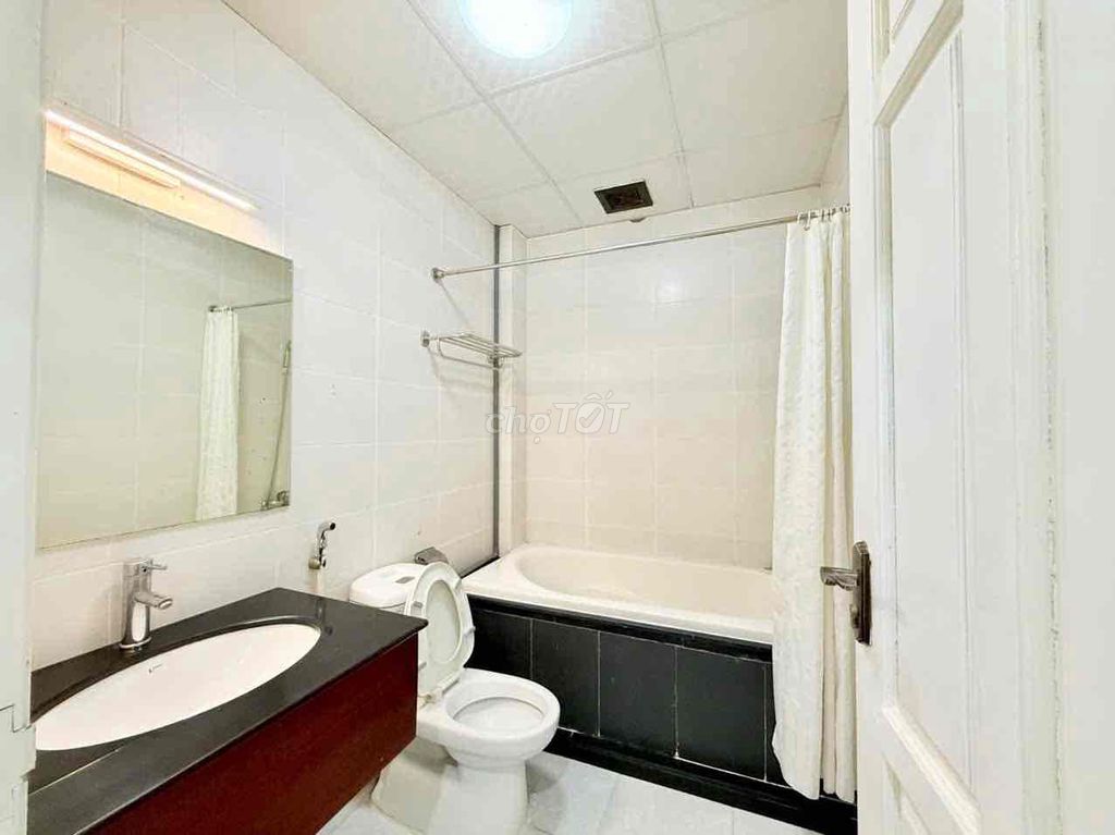 Go to Malila's Services apartment in the Third Reservation building of 18 rooms plus 1 mbmb.