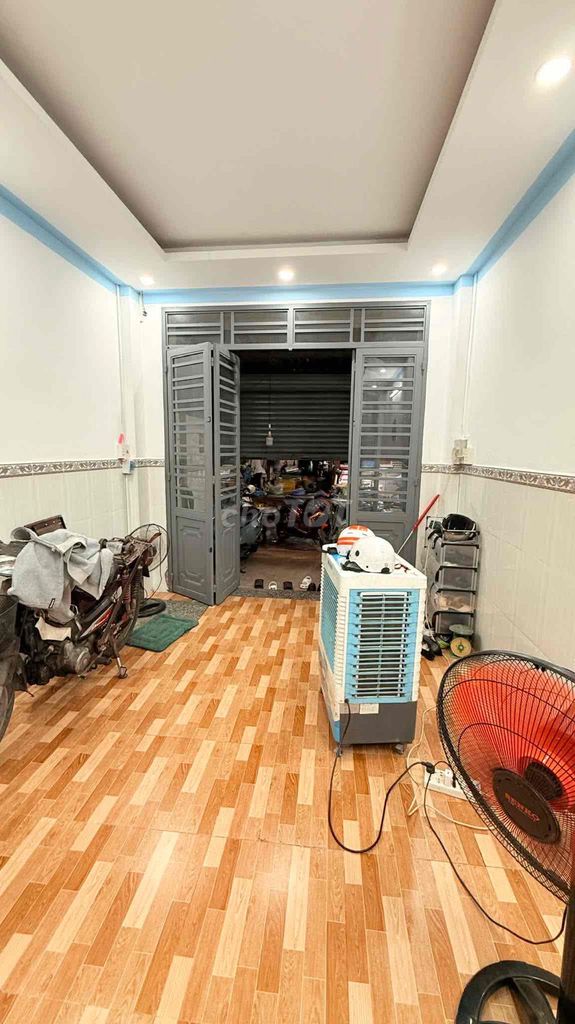 11 million - 3 x17 M - 1 floor - 3 bedroom - front of the new universe market, Tân Bình