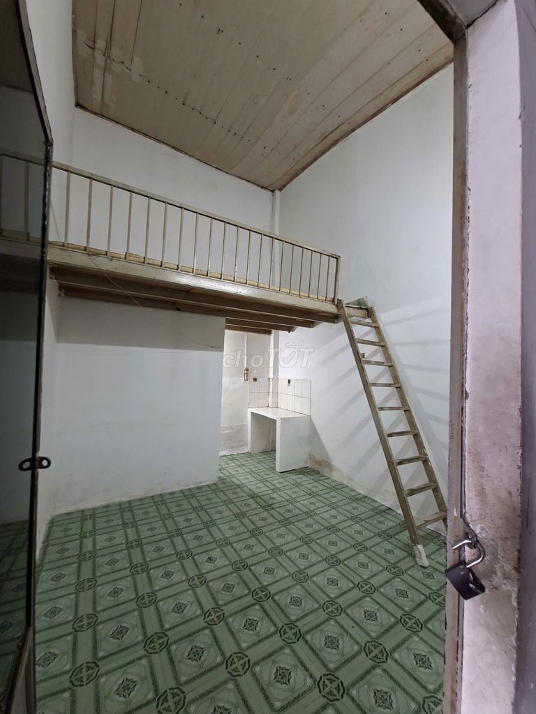 There's a walled motel, ground floor near school, police.