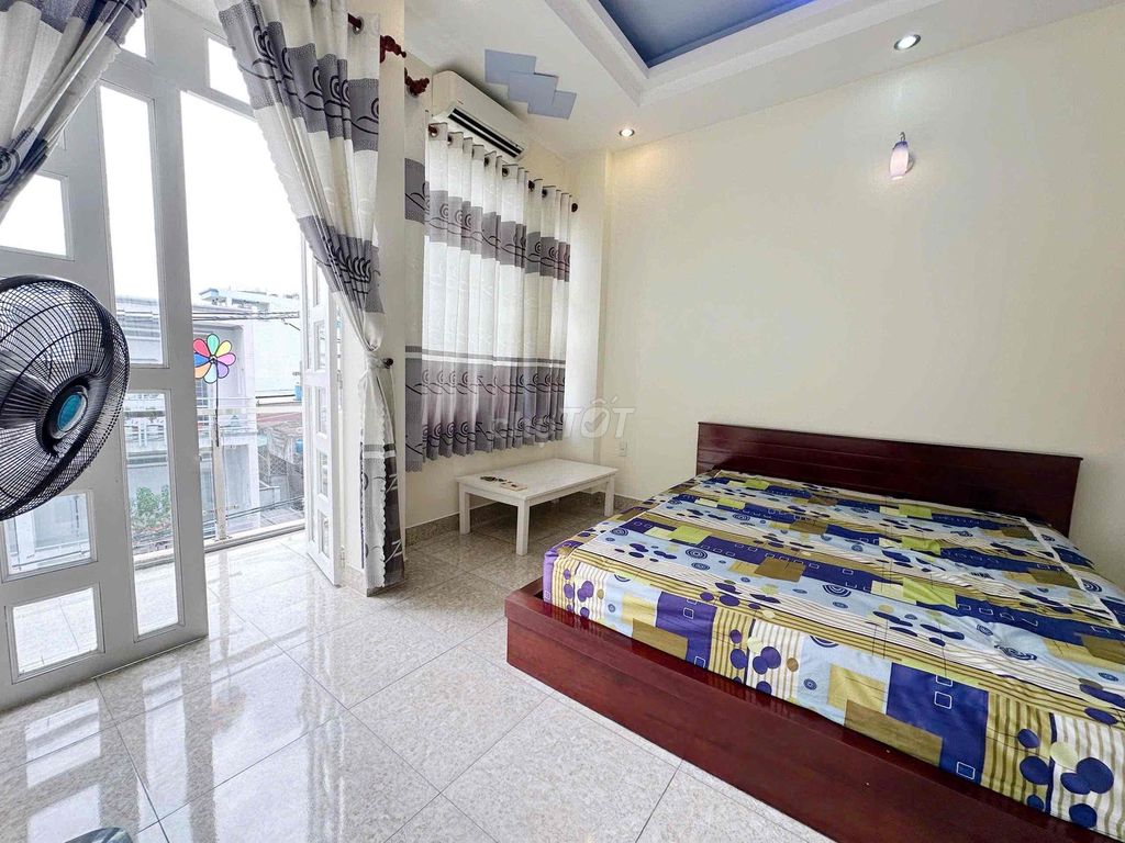 There's a balcony in Hẻm 417 Quang Trung.