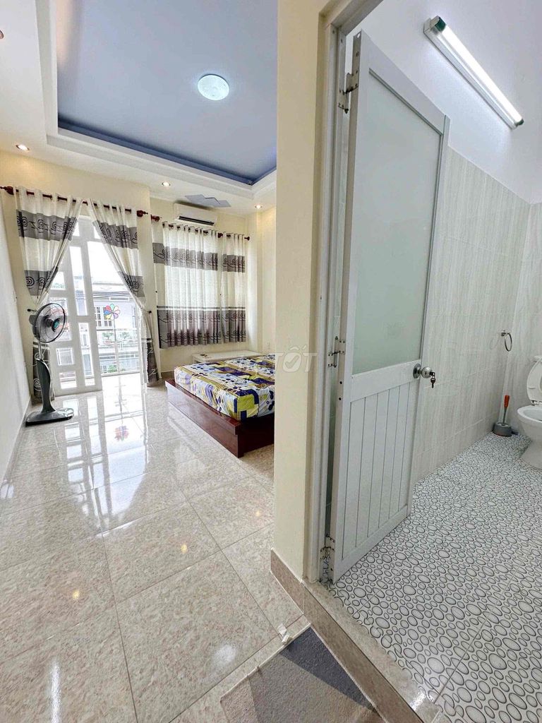 There's a balcony in Hẻm 417 Quang Trung.