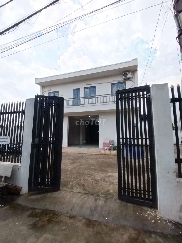 Rents warehouse 400 meters, 8 meters Võ Văn Vân district Bình Chánh hcm