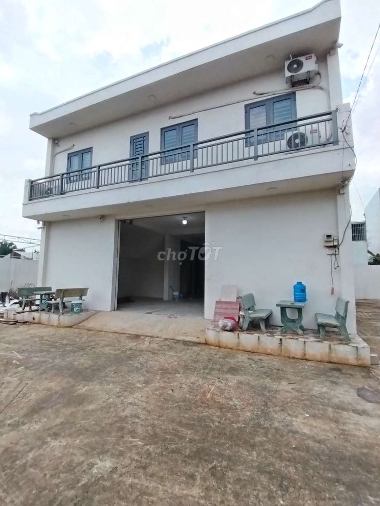 Rents warehouse 400 meters, 8 meters Võ Văn Vân district Bình Chánh hcm