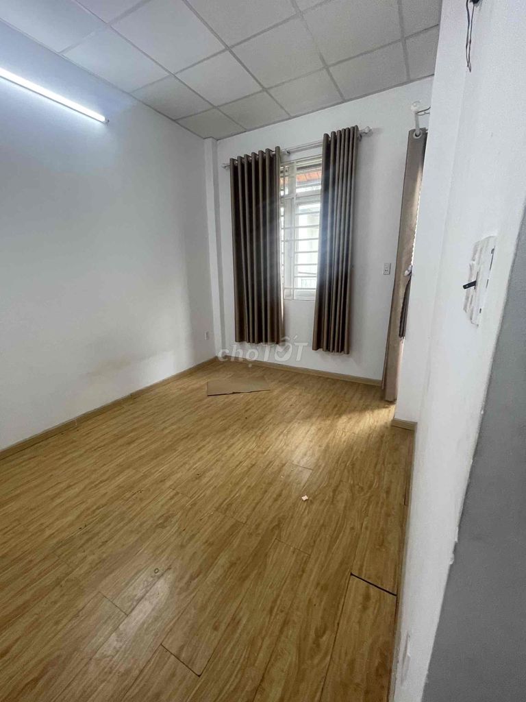 Rent 5 x 10 meters, one floor, alley car, near the bridge market, nvq, District 12