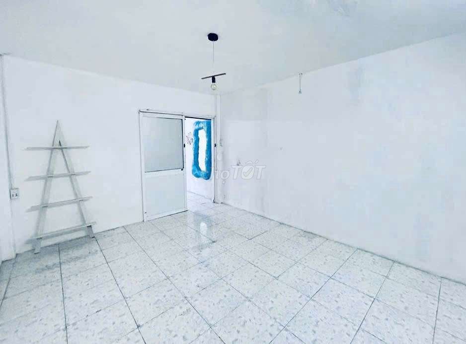 4 x 20 million a floor 3th floor Phó Đức Chính-7-7-7. QBình Thạnh